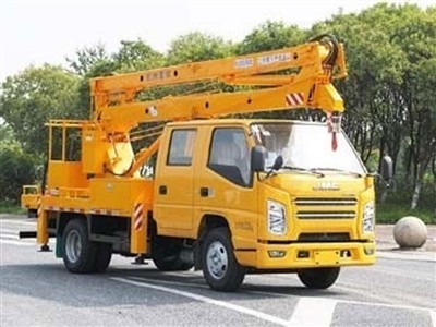 Xe thang nâng người làm việc trên cao